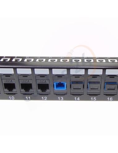Panel 19 pulgadas 24 tomas hibrido RJ45 CAT6 y Fibra óptica con guía de cables