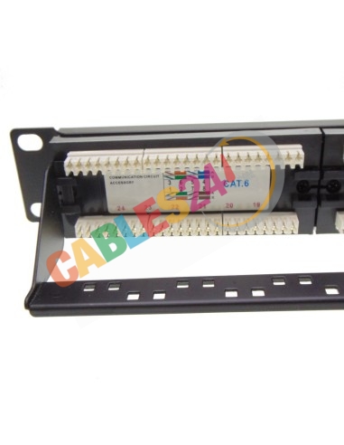 Patch panel Cat6 de 24 puertos con gestión de cables trasera